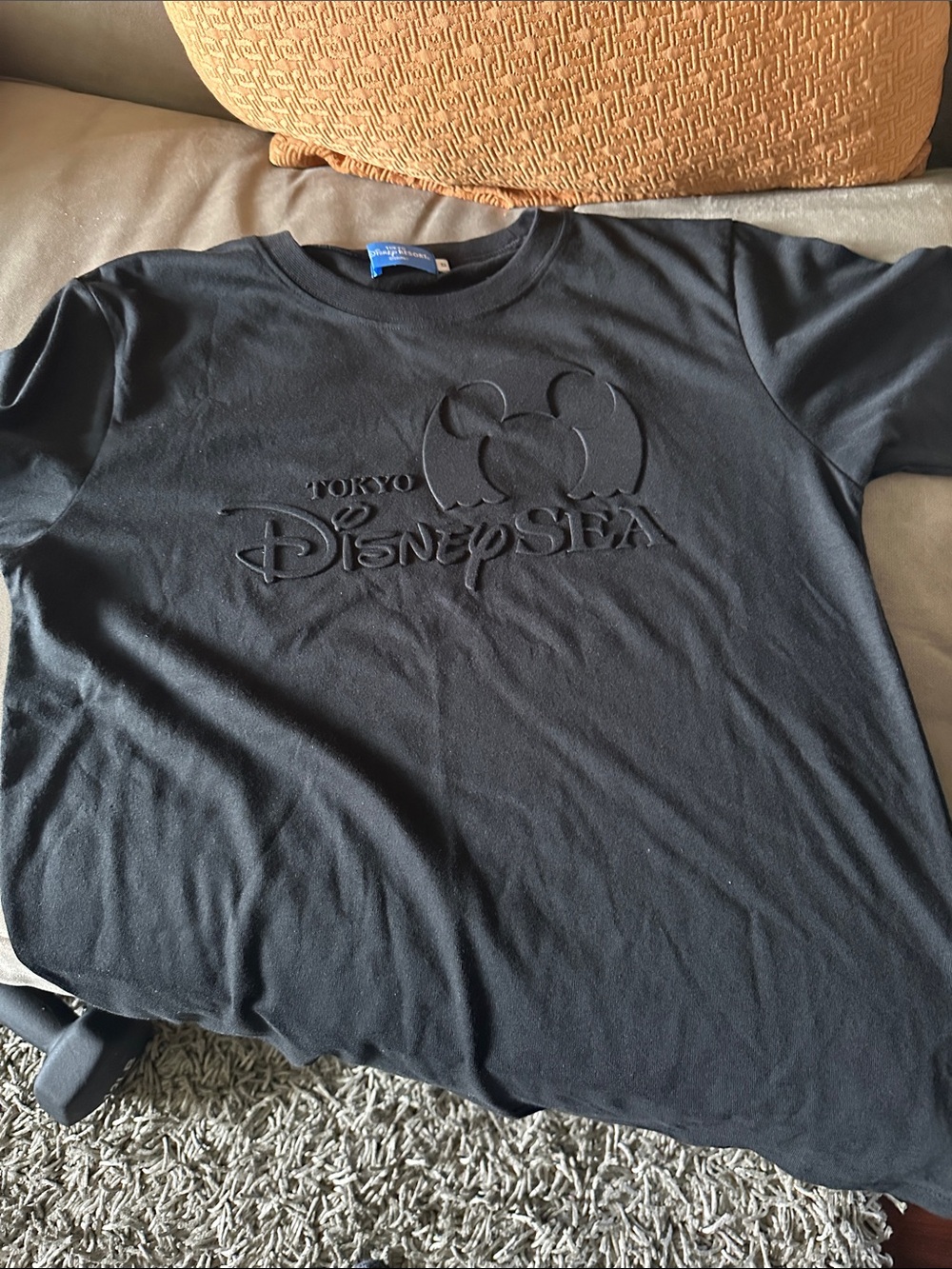 Tokyo DisneySEA Embossed Logo Black Women's Tee